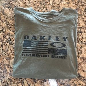 Oakley T-shirt